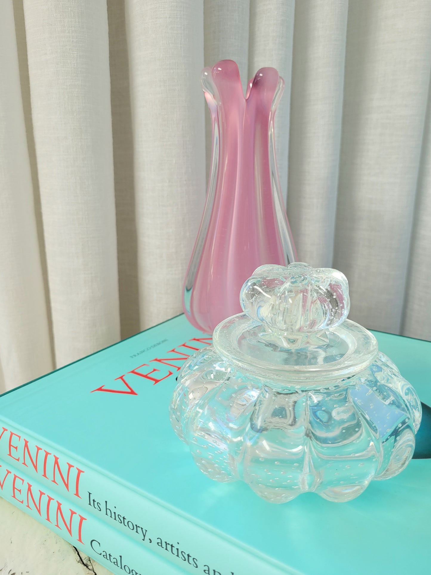 top view of a vintage clear bonbonniere jar in Murano glass with bullicante design
