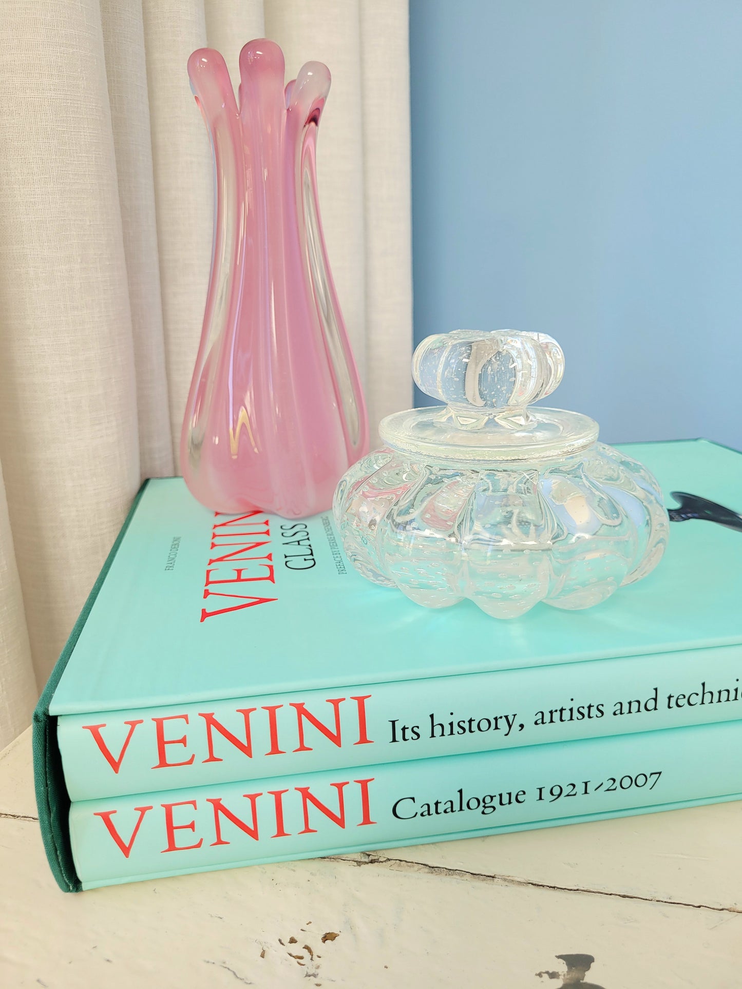 full view of a vintage clear bonbonniere jar in Murano glass with bullicante design