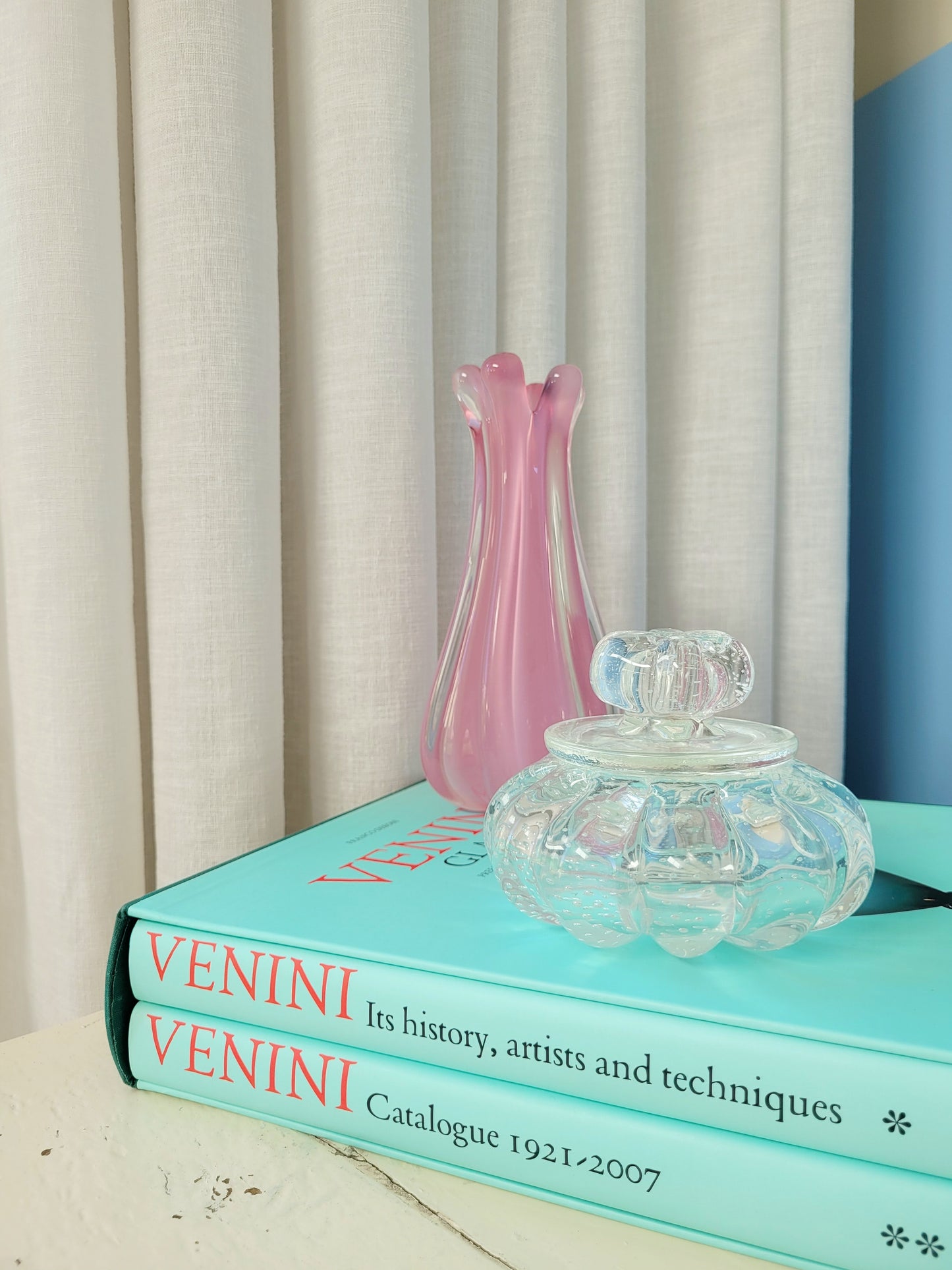 full view of a vintage clear bonbonniere jar in Murano glass with bullicante design