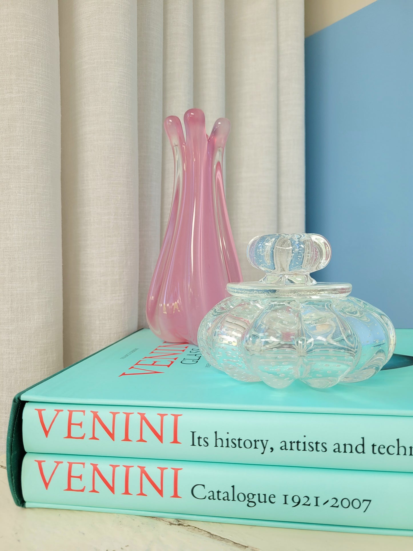 full view of a vintage clear bonbonniere jar in Murano glass with bullicante design