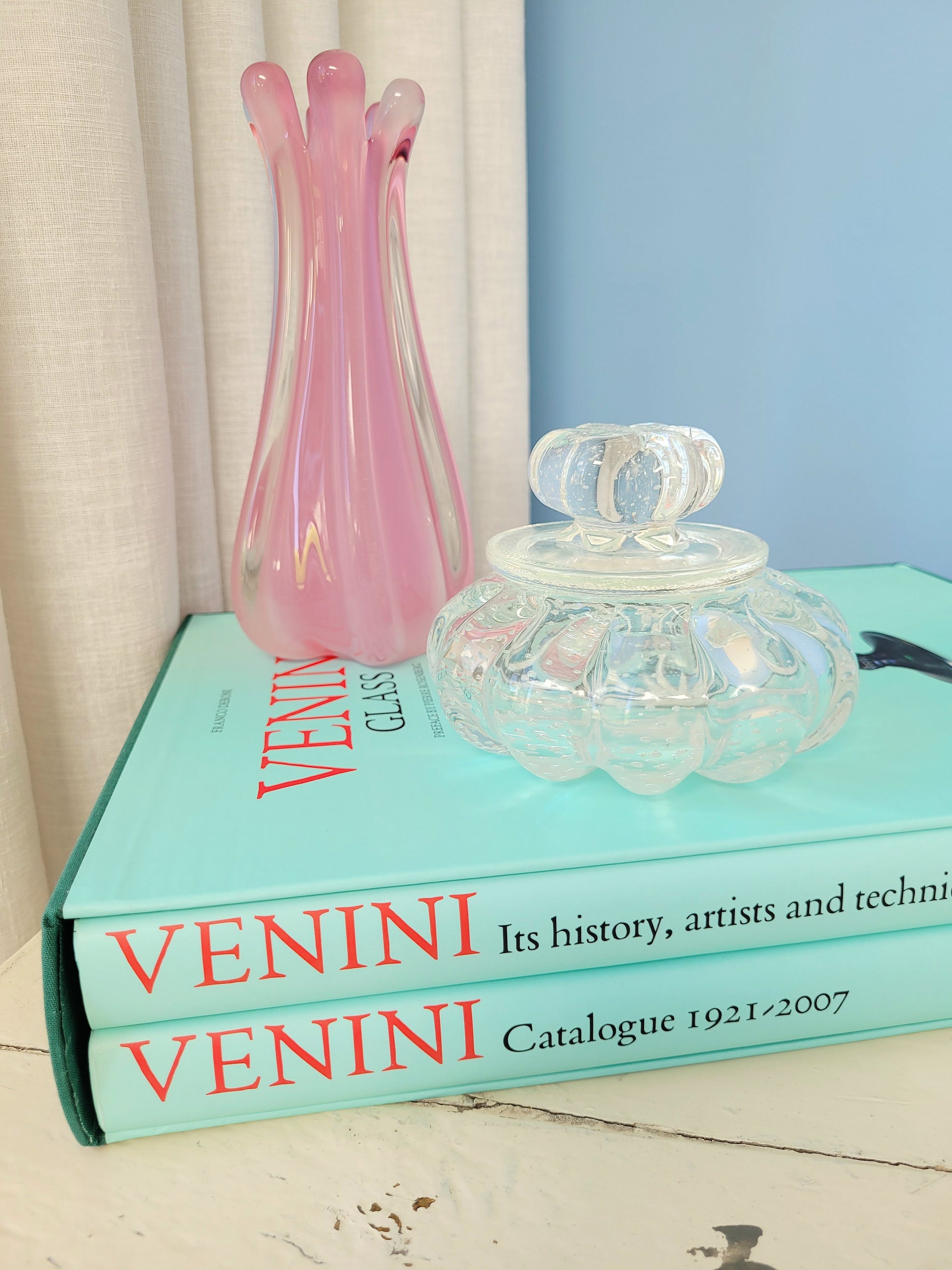 full view of a vintage clear bonbonniere jar in Murano glass with bullicante design