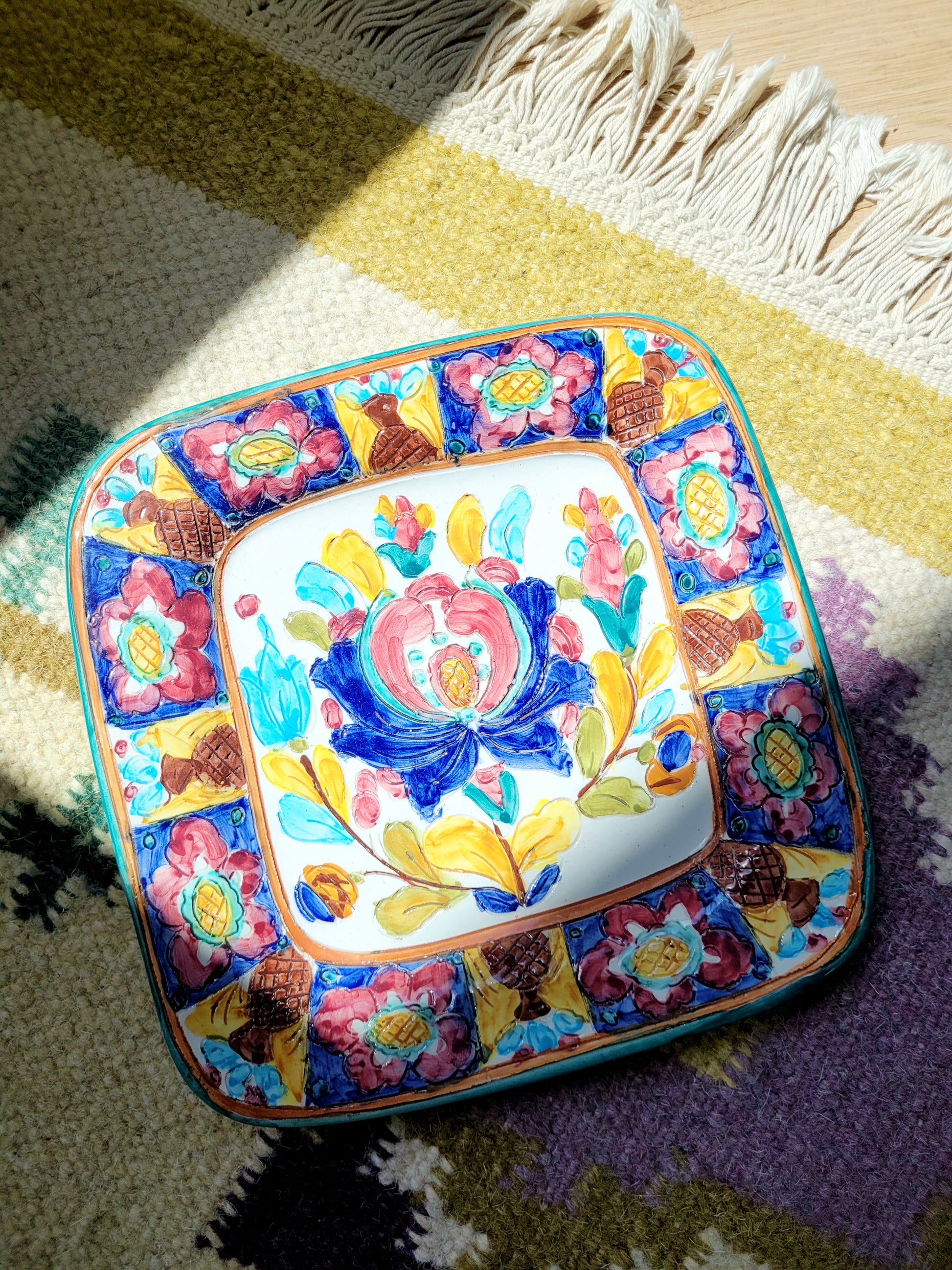 top view of an Italian Deruta ceramic hand-painted wall plate in vibrant colours