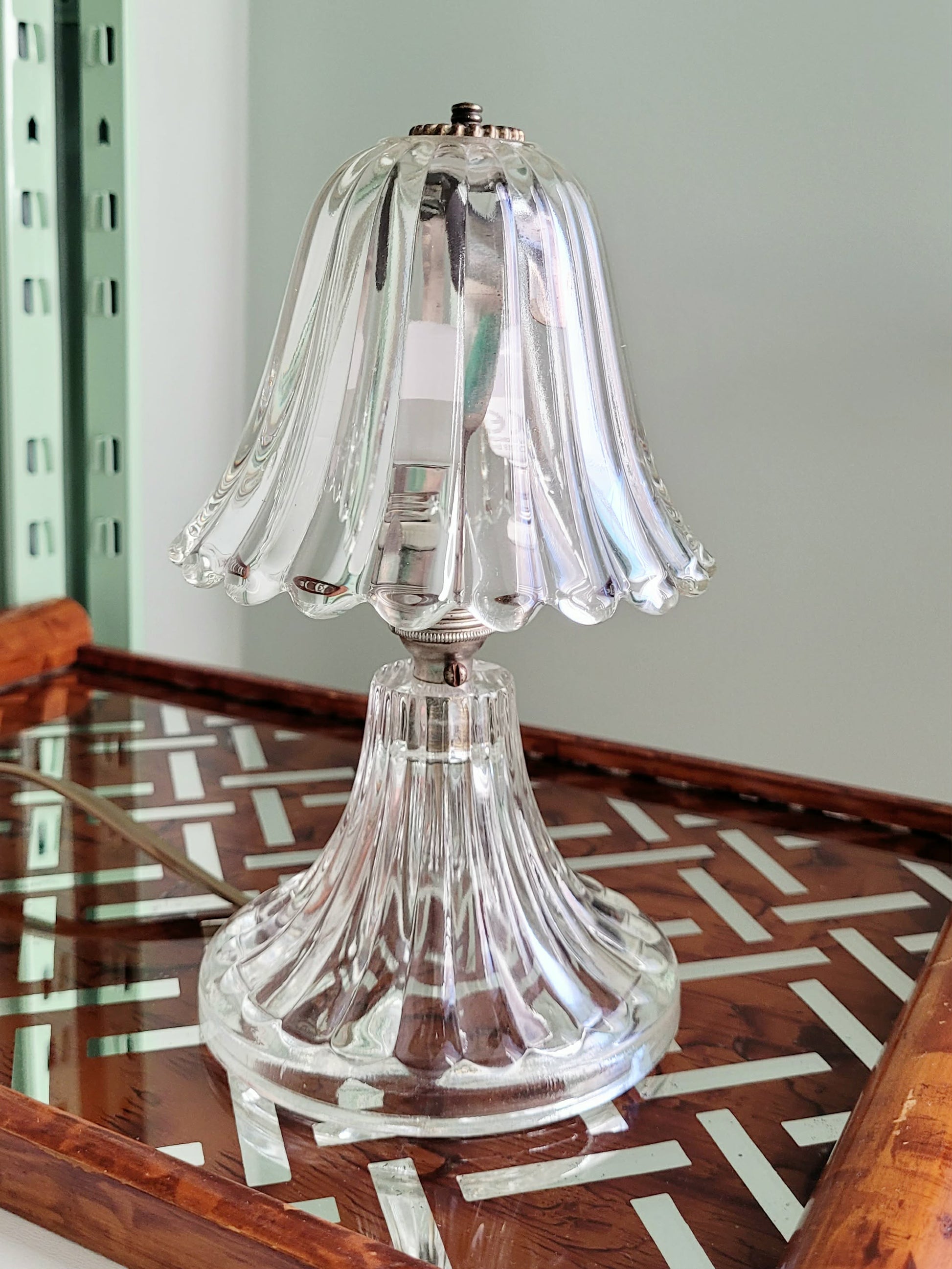 front view of a clear Murano glass table lamp with scalloped shade