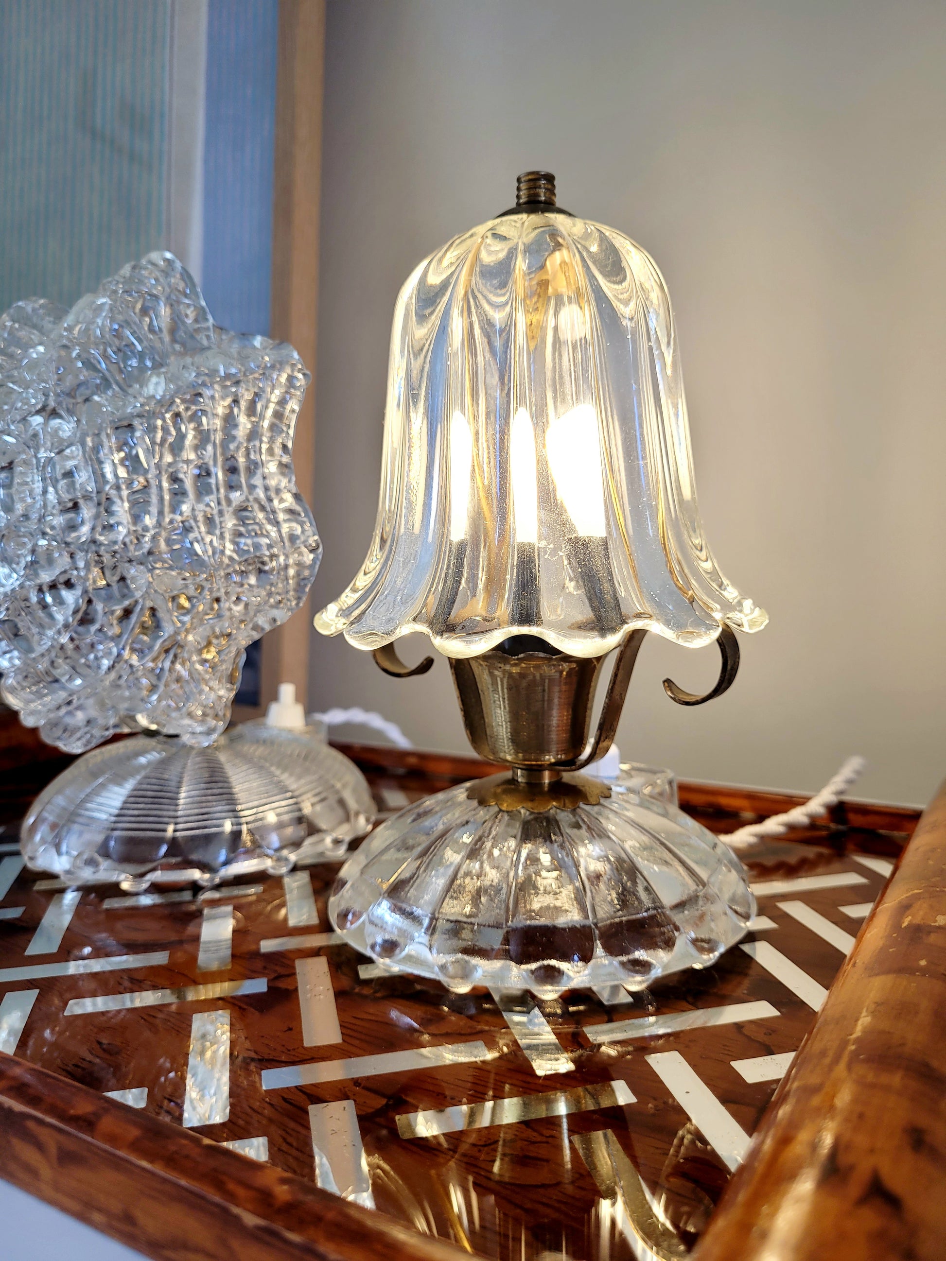 front view of a vintage Murano glass bell-flower table lamp