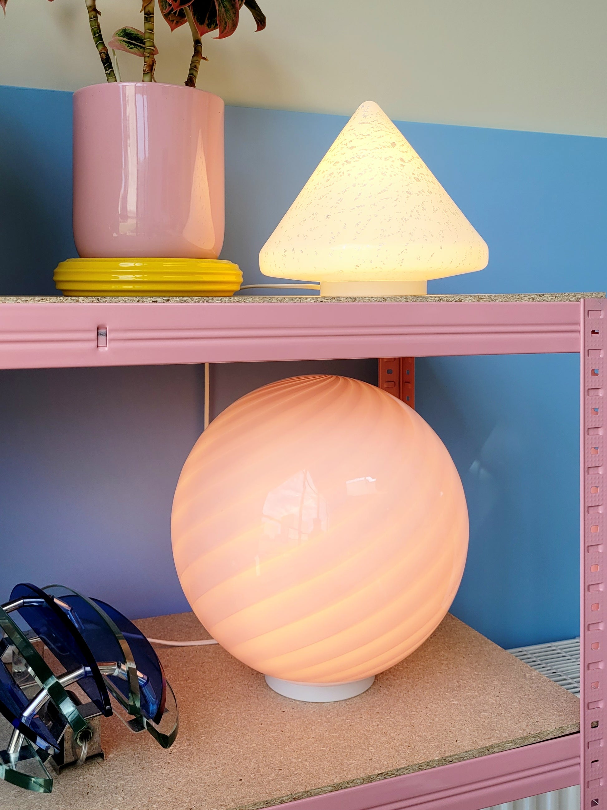bubblegum pink swirl table lamp