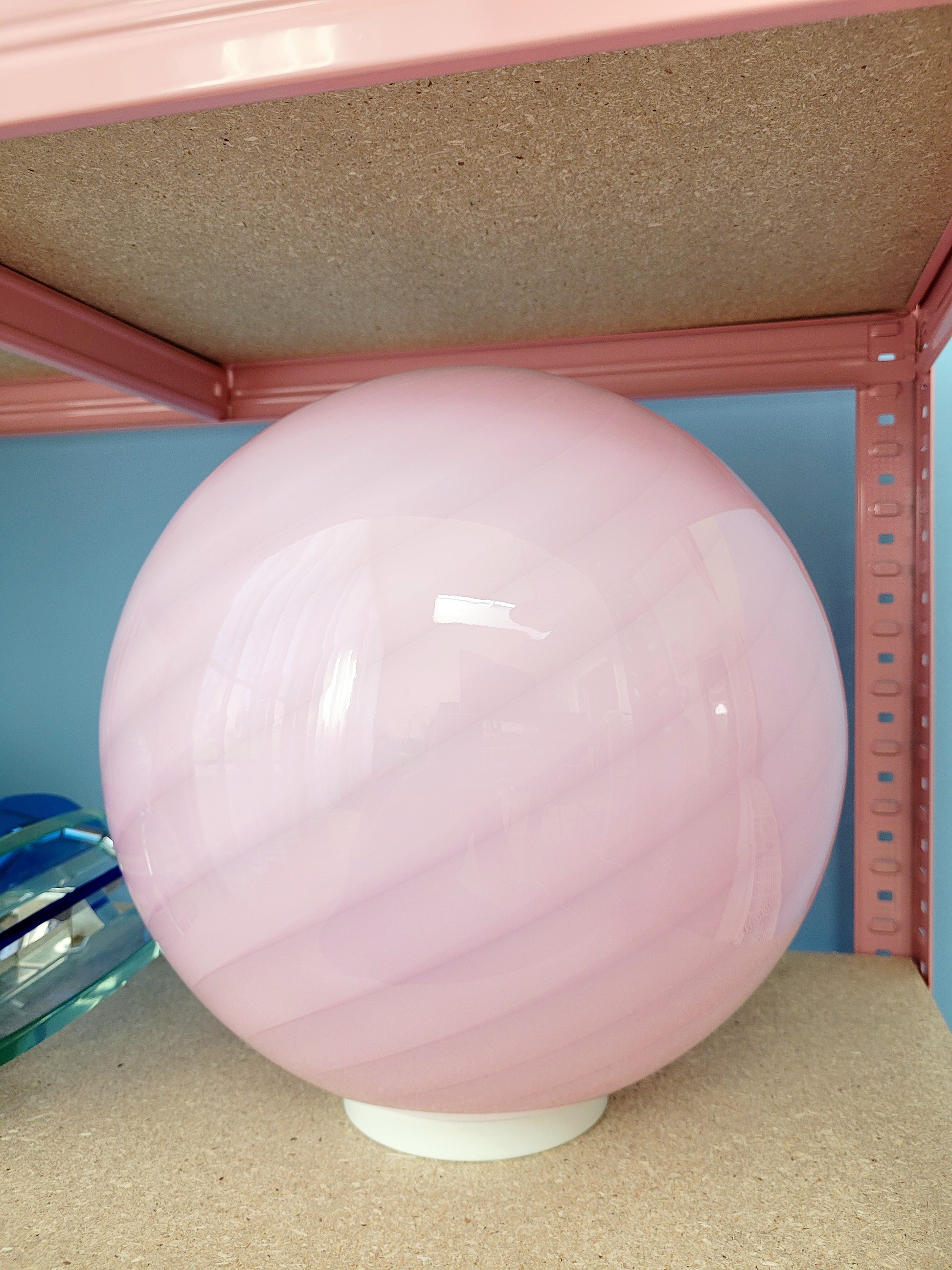 bubblegum pink swirl table lamp