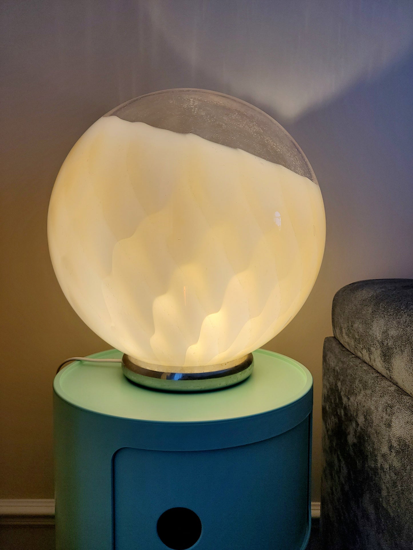 vintage Murano table lamp in amber and clear glass with a beehive pattern and a chrome base