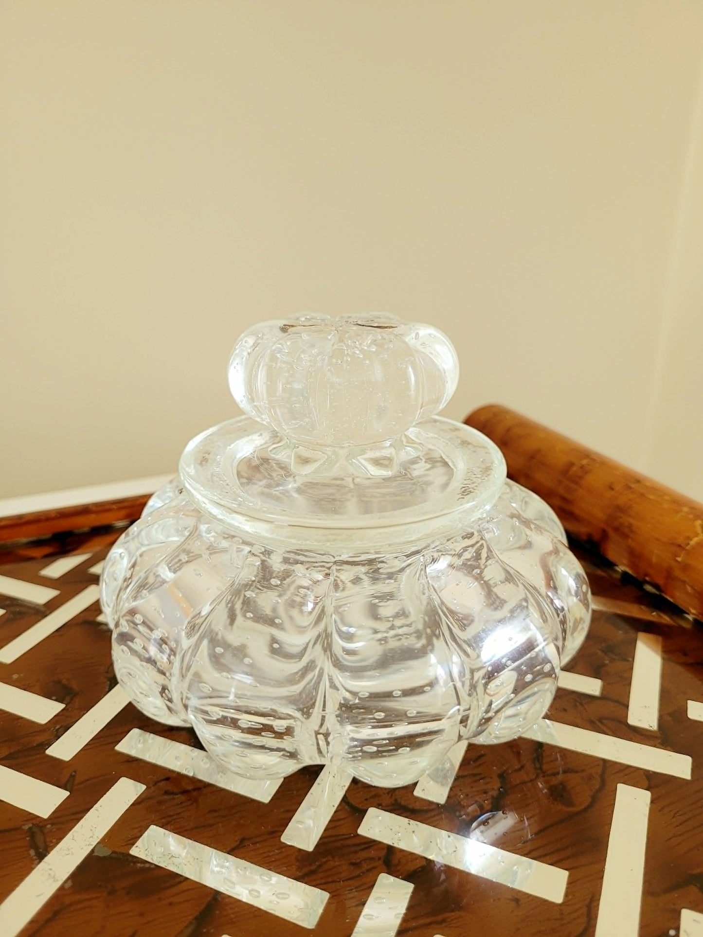 front view of a vintage clear bonbonniere jar in Murano glass with bullicante design
