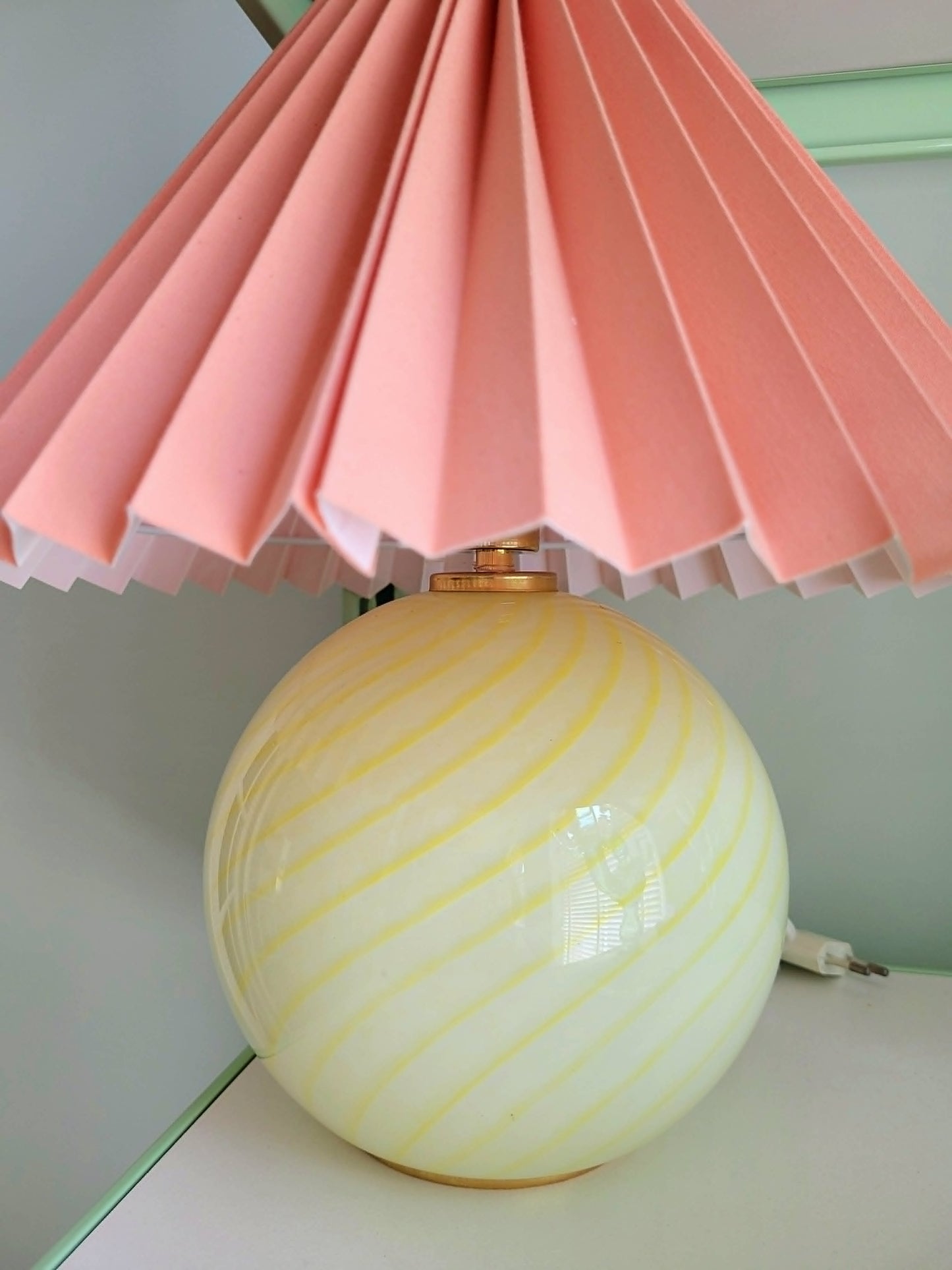 yellow swirl Murano table lamp (incl. shade)